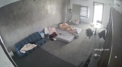 黑客破解家庭网络摄像头偷拍住毛坯房的年轻情侣疯狂做爱有时一天做爱几次 截图8