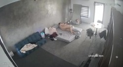 黑客破解家庭网络摄像头偷拍住毛坯房的年轻情侣疯狂做爱有时一天做爱几次 截图15