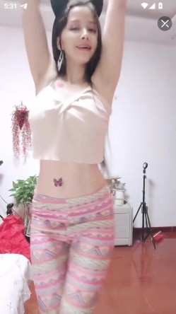 最新抖音泄密！大奶风骚熟女【小妈】骚舞自慰啪啪 截图7