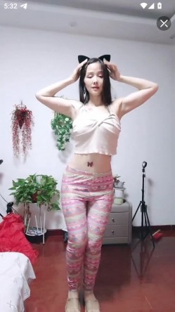 最新抖音泄密！大奶风骚熟女【小妈】骚舞自慰啪啪 截图15
