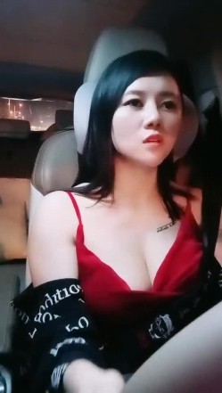 【雪儿老师】巨乳奶滴滴女司机开滴滴不为赚钱只为男人一边直播一边勾引醉酒乘客服务一流专门喂乘客壮阳药 截图14