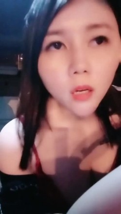 【雪儿老师】巨乳奶滴滴女司机开滴滴不为赚钱只为男人一边直播一边勾引醉酒乘客服务一流专门喂乘客壮阳药 截图16