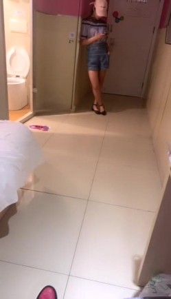 小妞超有感觉社会大哥约炮风骚小太妹 露脸口交身材很好 多姿势激情爆草很配合 叫的骚表情浪 直接内射 截图1