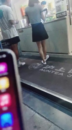 【婷婷小姐】，欲女养成记，坐标上海，酒店塞跳蛋，广场，公园，沪上阿姨果茶店，刺激的夹腿 截图2