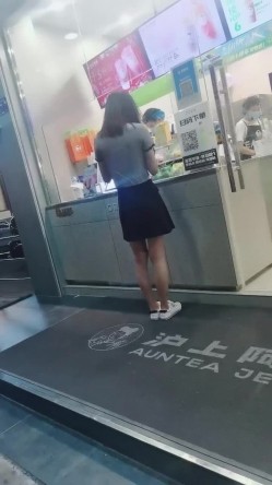 【婷婷小姐】，欲女养成记，坐标上海，酒店塞跳蛋，广场，公园，沪上阿姨果茶店，刺激的夹腿 截图5