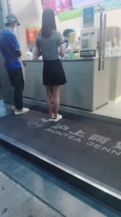 【婷婷小姐】，欲女养成记，坐标上海，酒店塞跳蛋，广场，公园，沪上阿姨果茶店，刺激的夹腿 截图7
