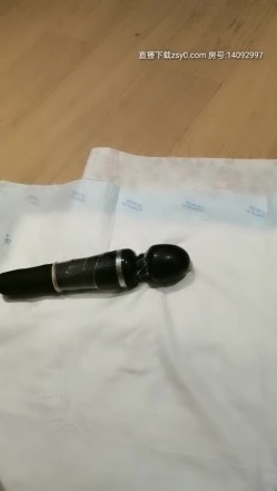 颜值不错的小淫娃露脸最爱大黑牛激情自慰呻吟，全程露脸各种玩弄大黑牛逼逼离不开她，表情骚浪叫声可射 截图14