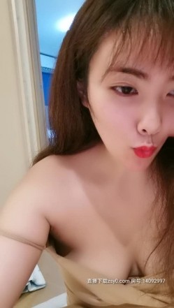 颜值不错的小淫娃露脸最爱大黑牛激情自慰呻吟，全程露脸各种玩弄大黑牛逼逼离不开她，表情骚浪叫声可射 截图15