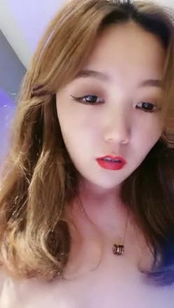 卷发气质御姐，在投影房中，道具自慰，流了很多淫水 截图15