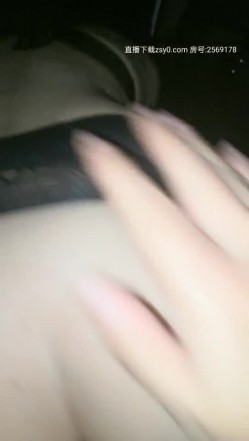 高颜值爆裂黑丝披肩美女〖熙熙宝儿〗野外车震路边操 现约个粉丝车震玩3P 太紧张刺激粉丝一会就射了 高清源码录制 截图2