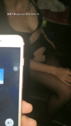 高颜值爆裂黑丝披肩美女〖熙熙宝儿〗野外车震路边操 现约个粉丝车震玩3P 太紧张刺激粉丝一会就射了 高清源码录制 截图8