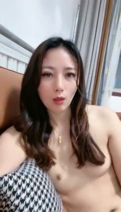 农村小少妇 负债下海【终于尼】，村花也寂寞，家里无人脱光各种展示，貌美如花，逼逼水多好饥渴的尤物 截图1