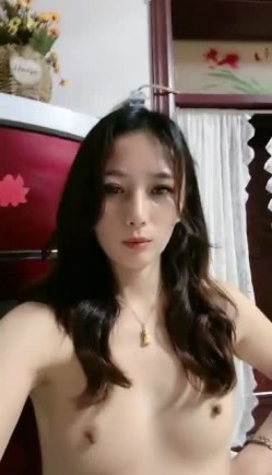 农村小少妇 负债下海【终于尼】，村花也寂寞，家里无人脱光各种展示，貌美如花，逼逼水多好饥渴的尤物 截图12