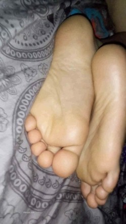 眼镜少妇怀孕 男人日常拍摄记录生活感十足 妻子各种居家私生活（裸睡换衣服丝袜等） 截图1