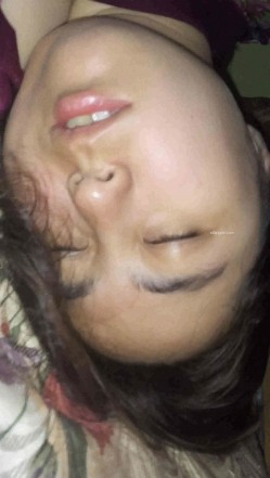 眼镜少妇怀孕 男人日常拍摄记录生活感十足 妻子各种居家私生活（裸睡换衣服丝袜等） 截图11