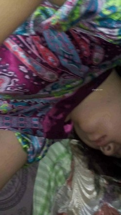 眼镜少妇怀孕 男人日常拍摄记录生活感十足 妻子各种居家私生活（裸睡换衣服丝袜等） 截图12