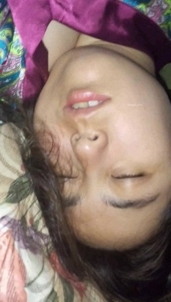 眼镜少妇怀孕 男人日常拍摄记录生活感十足 妻子各种居家私生活（裸睡换衣服丝袜等） 截图13