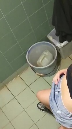 偷拍大神KTV女厕神作饥渴情侣胆大包天厕所激情性爱 极限满足偷窥欲望！ 截图4