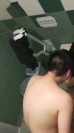 偷拍大神KTV女厕神作饥渴情侣胆大包天厕所激情性爱 极限满足偷窥欲望！ 截图14