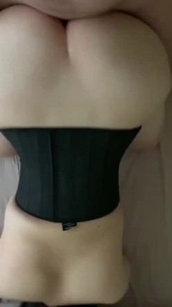 《巨乳肥臀控专属必备》极品泄欲身材！推特火爆网红00后小母狗kimheezk不雅私拍~可盐可甜各种SM啪啪调教紫薇视觉盛宴 截图3
