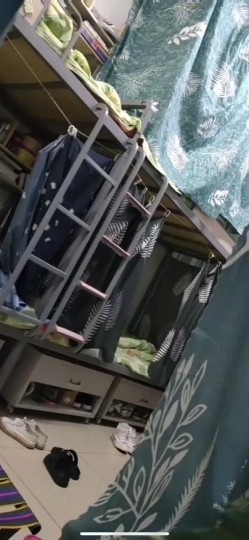 坑闺蜜妹子还不起高利贷被逼直播偷拍 室友换衣服抵债,心里很矛盾,表示一天也不想坚持了 截图7