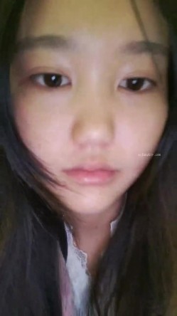 重磅！女神连素颜都美到炸~【鱼妈】自慰狂喷水！无限狂喷~ 这逼又肥又粉，水龙头！ 截图1