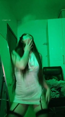 重磅！女神连素颜都美到炸~【鱼妈】自慰狂喷水！无限狂喷~ 这逼又肥又粉，水龙头！ 截图16