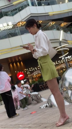 抄底大师KingK重磅三期，步行街万象城美女如云CD超多极品小姐姐裙内骚丁透明蕾丝边超级炸裂 截图4