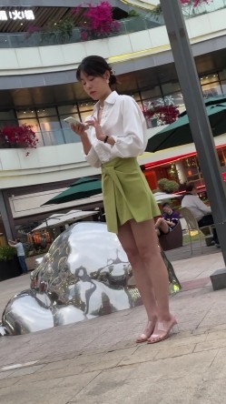 抄底大师KingK重磅三期，步行街万象城美女如云CD超多极品小姐姐裙内骚丁透明蕾丝边超级炸裂 截图6