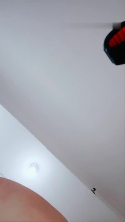 颜值不错骚气黄发少妇道具自慰 近距离特写按摩器震动逼高潮出水呻吟娇喘 截图11