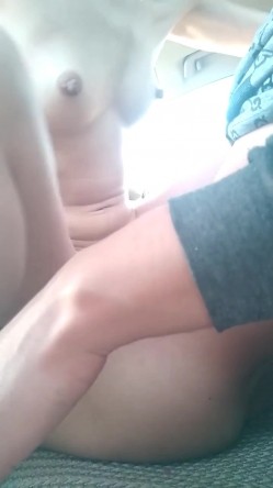 怎么内射了 我控制不住了 漂亮妹子约网友野外车震 露脸口交无套女上位啪啪 1080P高清 截图6
