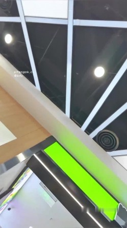 街拍抄底大神『KFC』全是青春靓妹好看的小姐姐 截图4