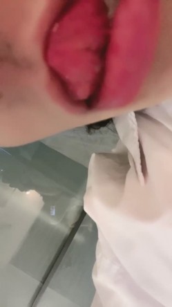 网红骚御姐性感诱惑！道具辣椒插穴！无毛骚逼磨蹭，搞得小穴湿湿，表情一脸享受 截图15