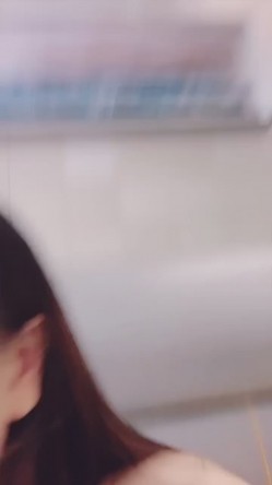 顶级女神带闺蜜下海玩双飞~性感黑丝巨乳乱晃，无套轮插内射~自慰 截图14