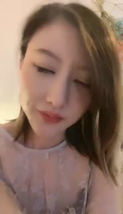 极品短发美女与情人约炮大合集！【美少妇】，小嫂子前凸后翘，风情万种，与情人私会搞破鞋 截图5
