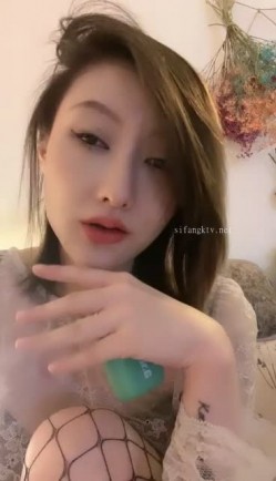 极品短发美女与情人约炮大合集！【美少妇】，小嫂子前凸后翘，风情万种，与情人私会搞破鞋 截图6