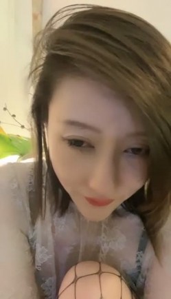 极品短发美女与情人约炮大合集！【美少妇】，小嫂子前凸后翘，风情万种，与情人私会搞破鞋 截图12