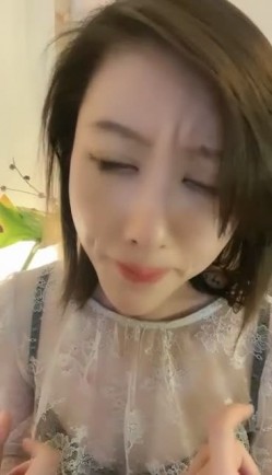 极品短发美女与情人约炮大合集！【美少妇】，小嫂子前凸后翘，风情万种，与情人私会搞破鞋 截图13