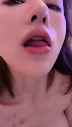 极品短发美女与情人约炮大合集！【美少妇】，小嫂子前凸后翘，风情万种，与情人私会搞破鞋 截图16