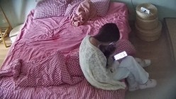 酒店偷拍 ️长腿眼镜学妹开好房等待男友过来给她舔逼干她 截图15