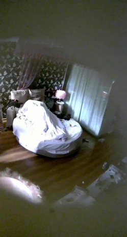 校园附近特色宾馆大学生年轻情侣开房造爱眼镜妹外表看起来清纯内心无比火热年轻气盛打了好几炮 截图8