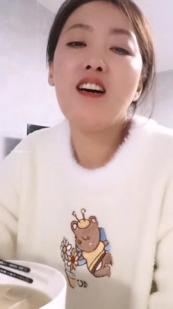 极品人妻！刺激，【放肆的小水娃】，真实良家，标准的贤妻良母，厨房搔首弄姿 截图2