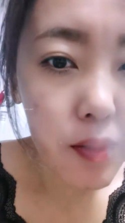 极品人妻！刺激，【放肆的小水娃】，真实良家，标准的贤妻良母，厨房搔首弄姿 截图7