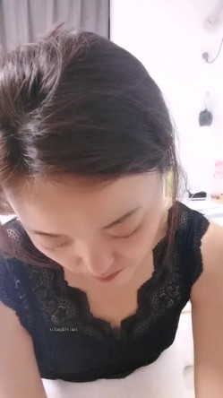 极品人妻！刺激，【放肆的小水娃】，真实良家，标准的贤妻良母，厨房搔首弄姿 截图12