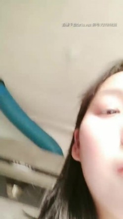 高颜值甜美白衣萌妹子来大姨妈厕所露粉奶掰穴，性感黑丝翘屁股掰开特写揉奶晃动非常诱人 截图3