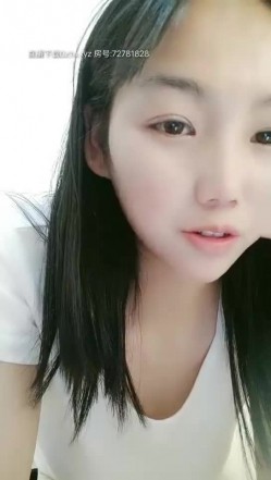 高颜值甜美白衣萌妹子来大姨妈厕所露粉奶掰穴，性感黑丝翘屁股掰开特写揉奶晃动非常诱人 截图4
