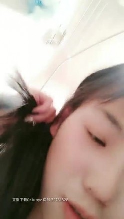 高颜值甜美白衣萌妹子来大姨妈厕所露粉奶掰穴，性感黑丝翘屁股掰开特写揉奶晃动非常诱人 截图6