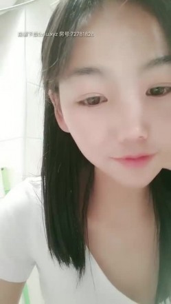 高颜值甜美白衣萌妹子来大姨妈厕所露粉奶掰穴，性感黑丝翘屁股掰开特写揉奶晃动非常诱人 截图8