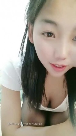 高颜值甜美白衣萌妹子来大姨妈厕所露粉奶掰穴，性感黑丝翘屁股掰开特写揉奶晃动非常诱人 截图11