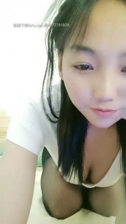 高颜值甜美白衣萌妹子来大姨妈厕所露粉奶掰穴，性感黑丝翘屁股掰开特写揉奶晃动非常诱人 截图12